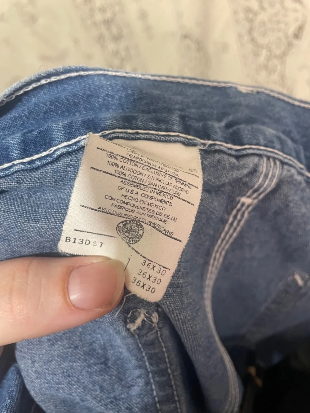 Carharrt: medium wash Carpenter jeans 36-30